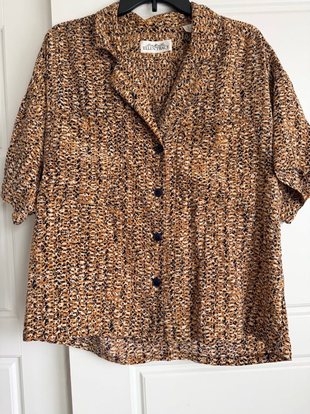 053 - 100%silk Linda Allard for Ellen Tracy ShortSleeve Button Front Top